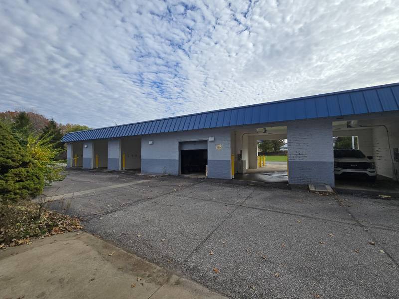 Self-serve wash bays with blue roof at Ridgeville Wash Wizzard